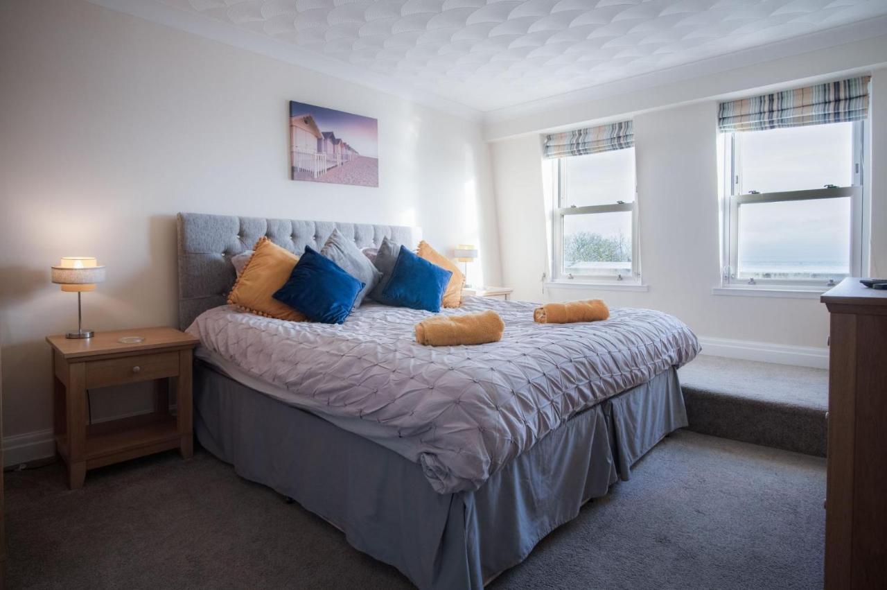 North Beach Heights - 2 Bedroom Penthouse - Tenby Ngoại thất bức ảnh