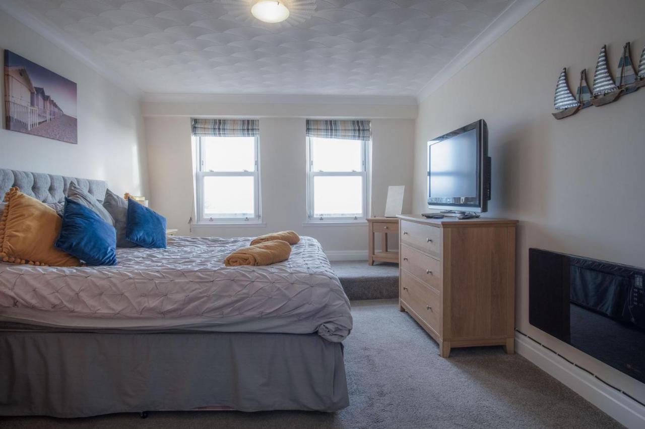 North Beach Heights - 2 Bedroom Penthouse - Tenby Ngoại thất bức ảnh