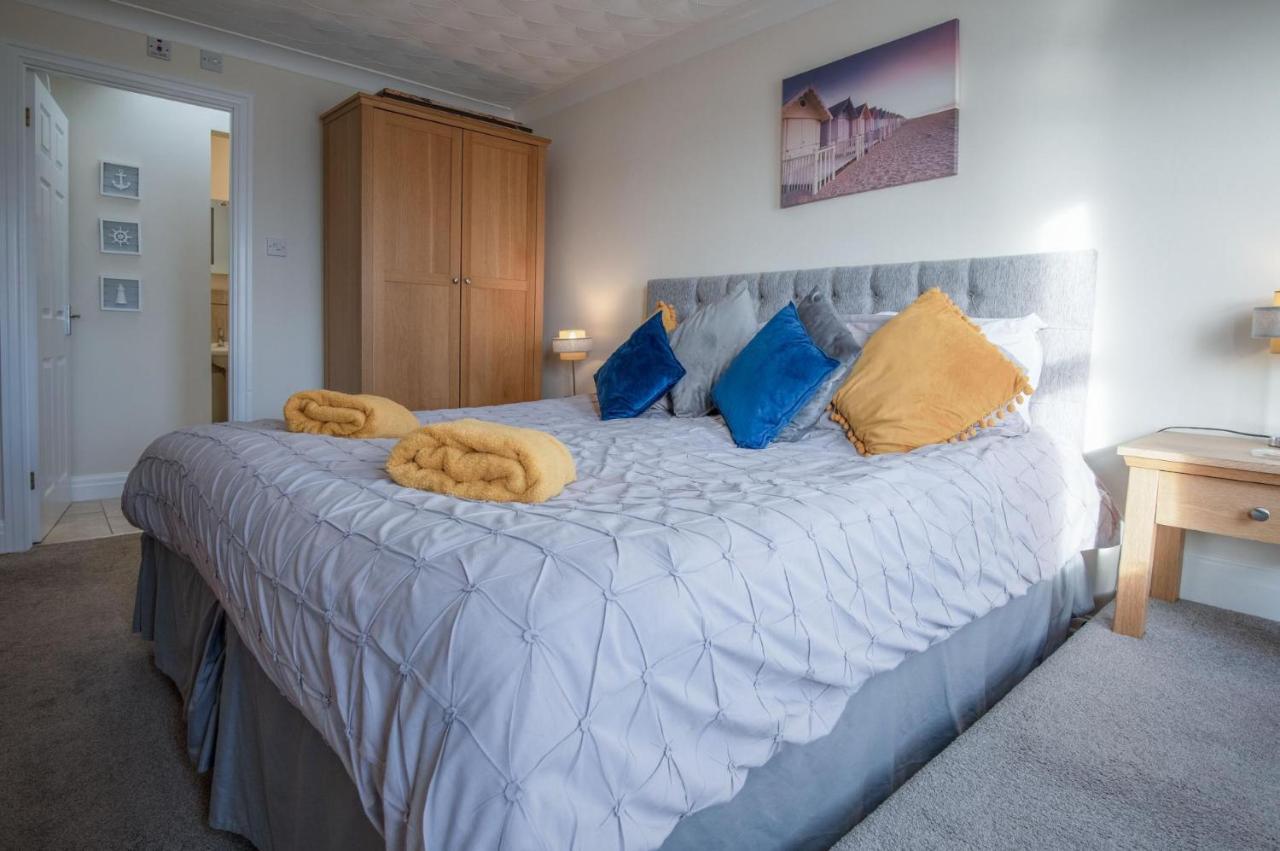 North Beach Heights - 2 Bedroom Penthouse - Tenby Ngoại thất bức ảnh